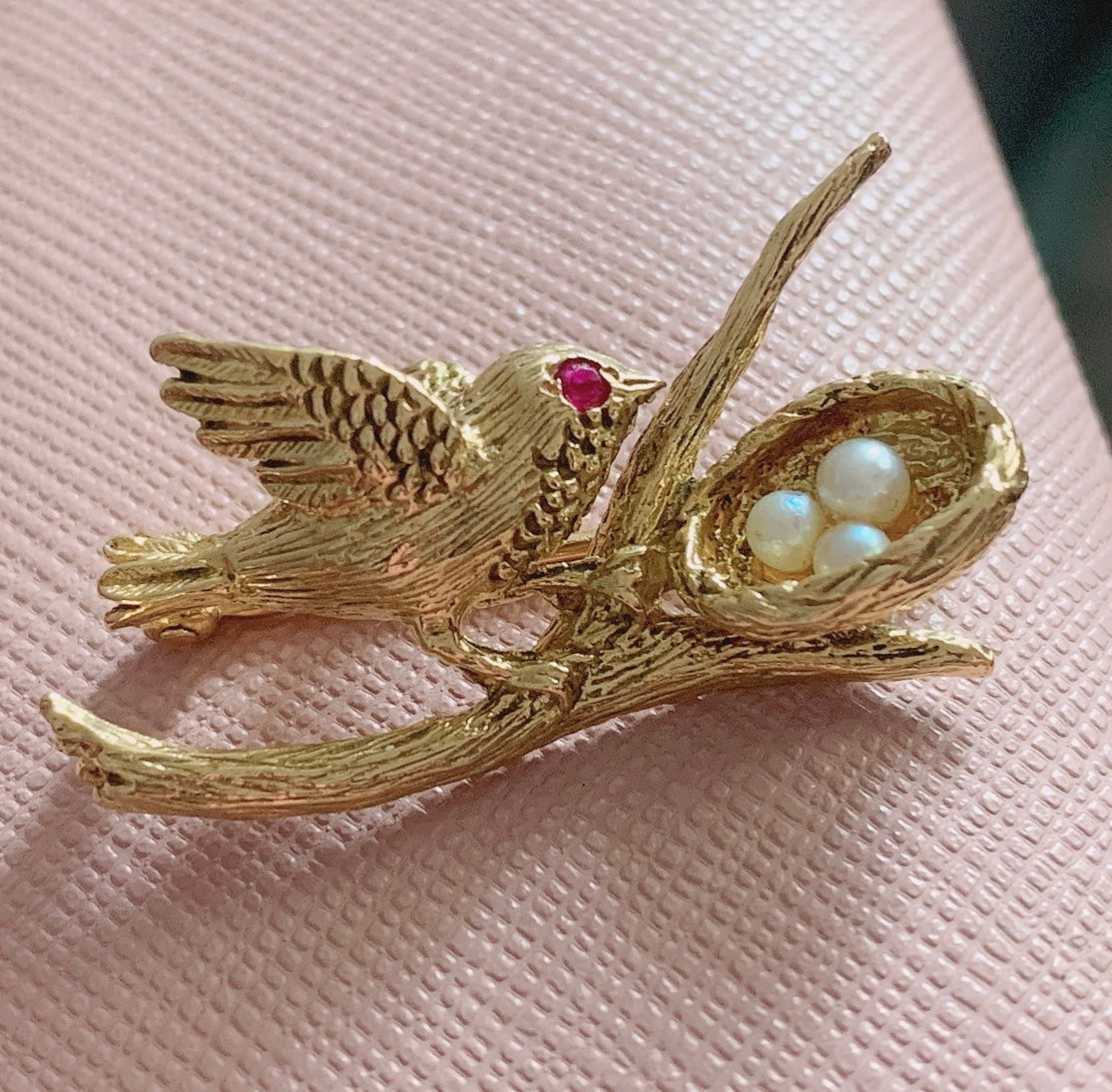 18K yellow gold bird and nest pin with pearls